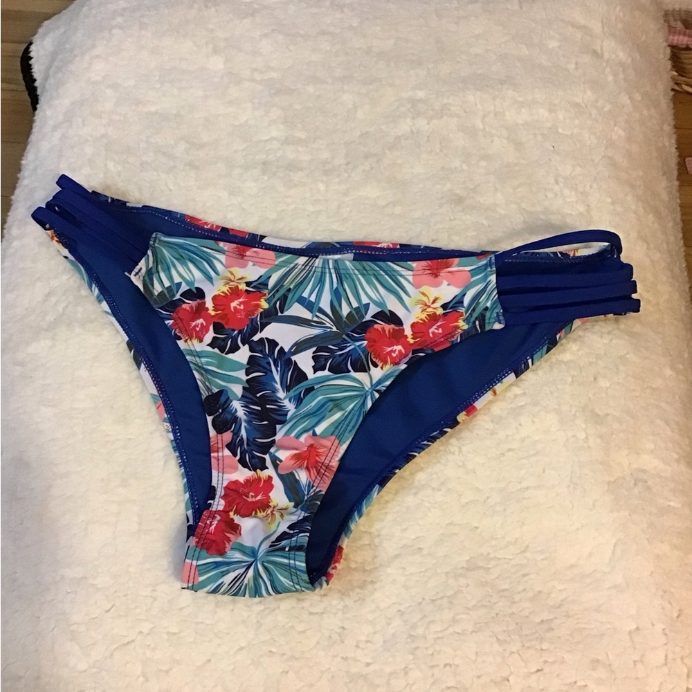 Womens Shekini bikini, bottom only Sz large, exotic blue flowers pink EUC string